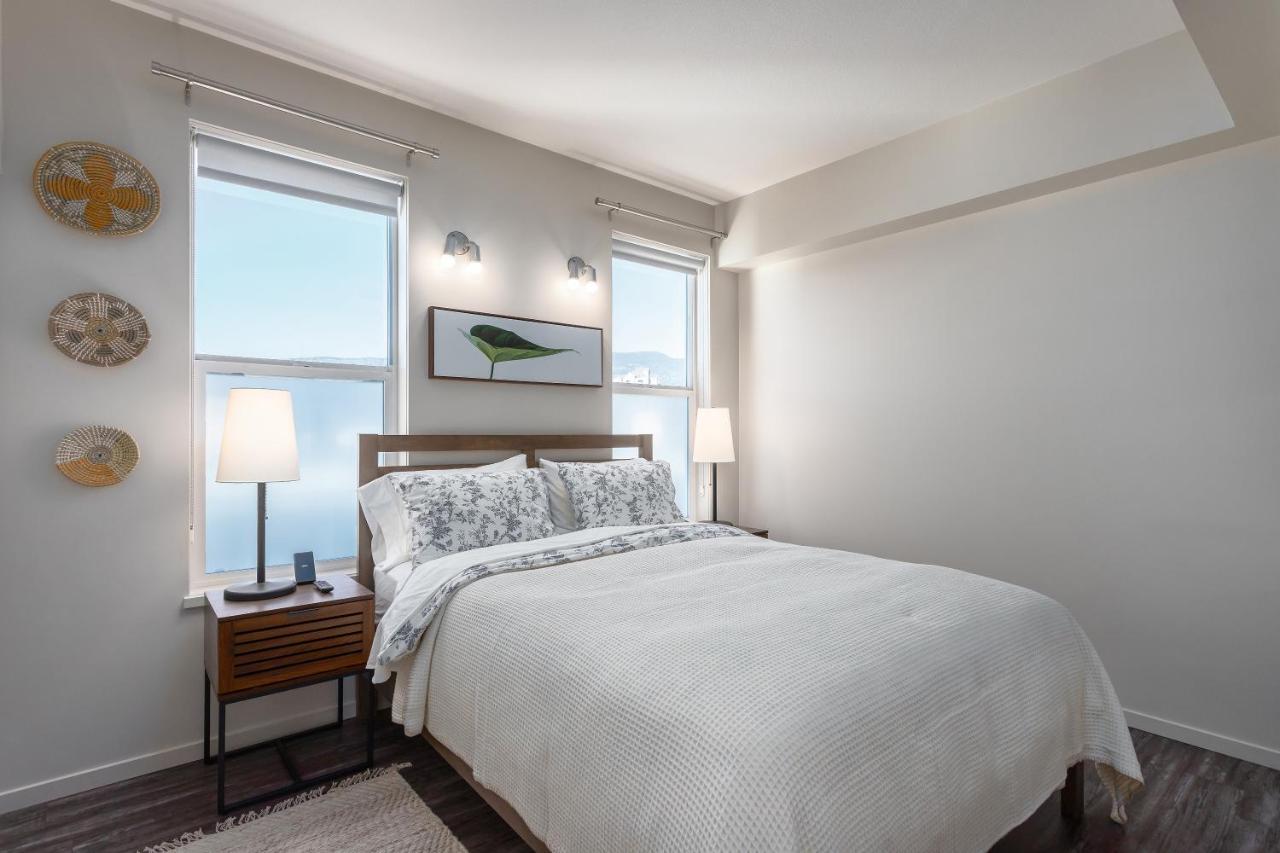 Corner Nest - Luxury Brand New Top Floor 2Bedroom Condo Келоуна Екстериор снимка
