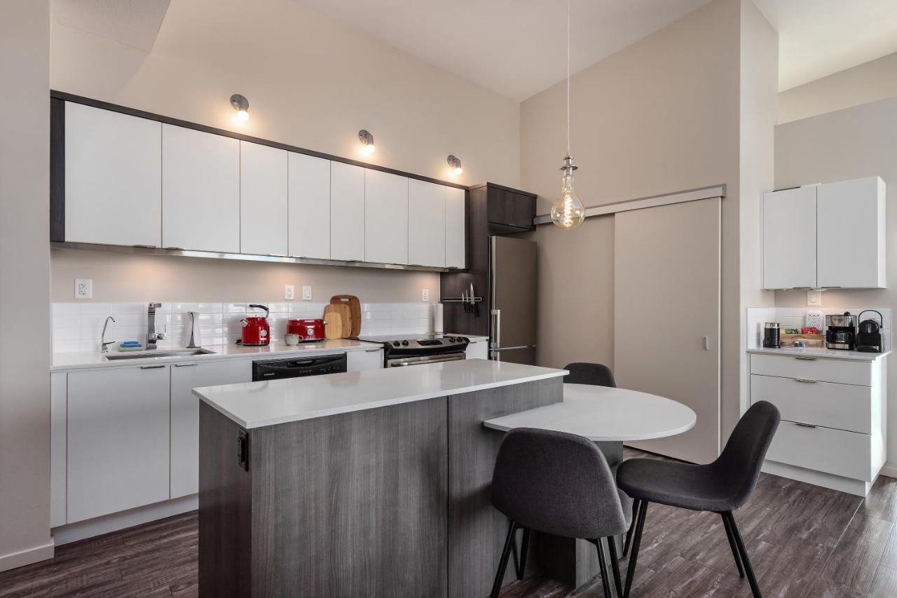 Corner Nest - Luxury Brand New Top Floor 2Bedroom Condo Келоуна Екстериор снимка
